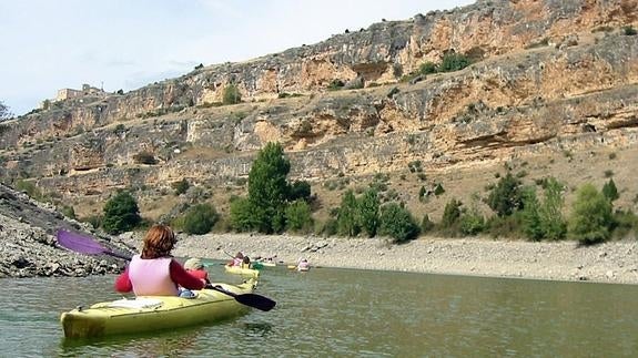 Los malos olores y la falta de cobertura ahuyentan al turista rural