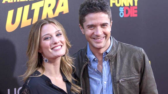 Topher Grace y Ashley Hinshaw se casan