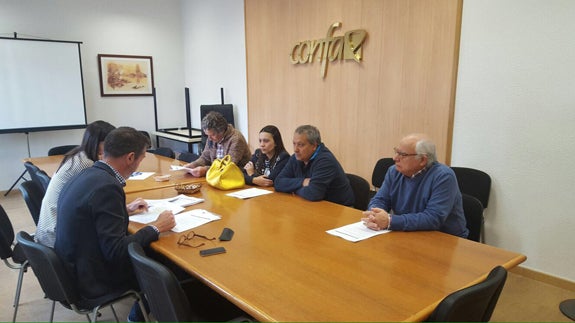 CONFAE informa a empresarios de Arévalo de las ayudas para la modernización del comercio