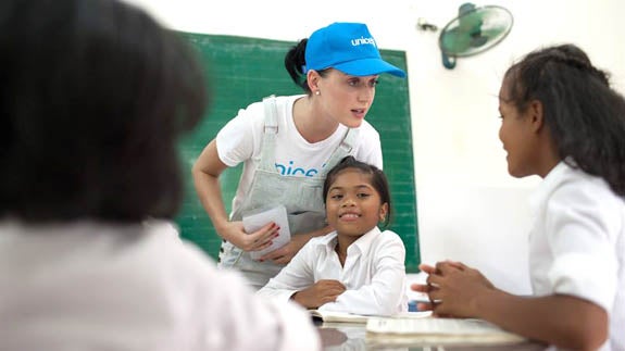 Katy Perry muestra su faceta solidaria en Vietnam