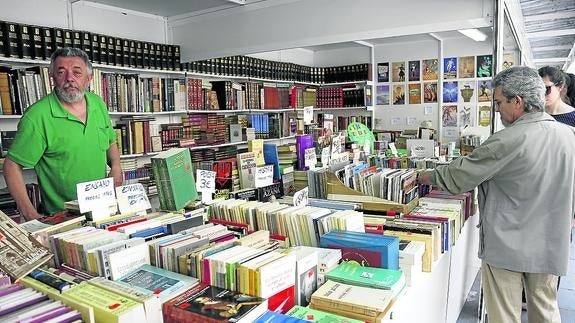 Los libreros de ocasión buscan en Palencia contener el descenso de ventas