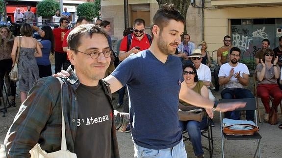 Monedero pide a Sánchez que escuche «las demandas de la gente» y no a los barones