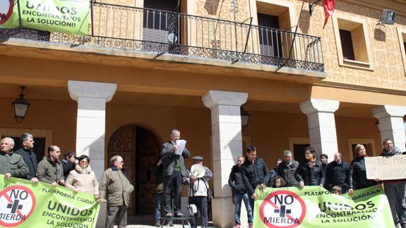 El dueño de la planta de Fuentepelayo denuncia por «calumnias» a la plataforma 'No más mierda'