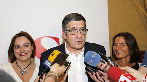 Patxi López critica en Palencia «el transformismo» de Pablo Iglesias