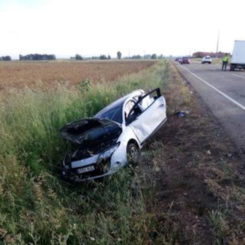 Dos heridas en el choque de un turismo y un camión en León