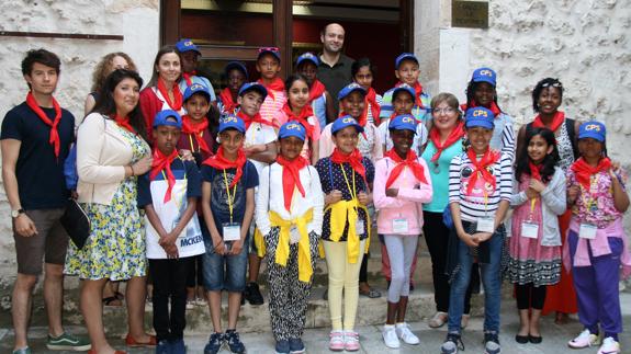 Una veintena de alumnos ingleses asisten a clases en el colegio La Villa