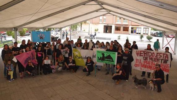 Un centenar de personas reclaman en Guardo la abolición de la lidia