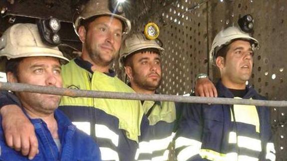 4 mineros inician un encierro en el pozo Aurelio