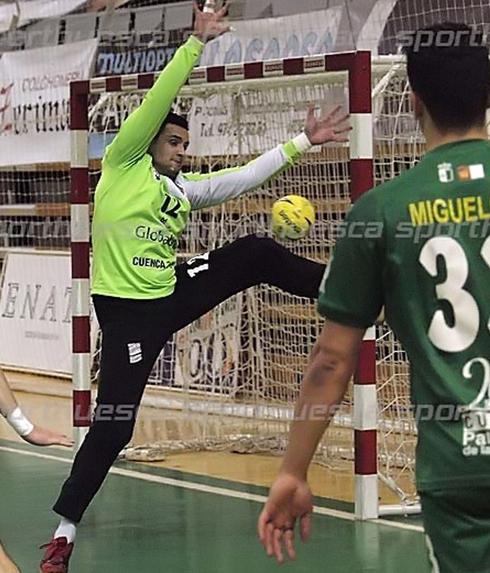 El Club Balonmano Nava ficha a Álex Tello, Samuel Ibañez y Sergio García