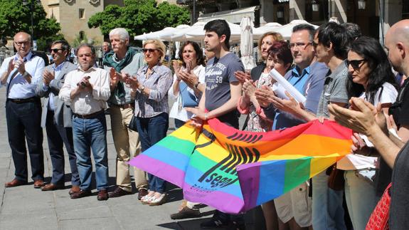 Segovia guarda un minuto de silencio contra el atentado «salvaje» de Orlando