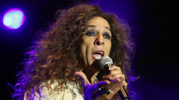 Rosario Flores enciende la diversión
