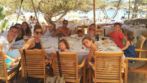 Las familias de Callejón, Xabi Alonso y Arbeloa, de vacaciones en Ibiza