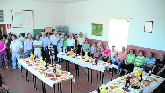 Monterrubio de la Sierra honra a San Juan con misa y un convite para todos
