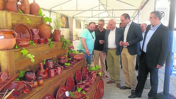 Portillo rinde tributo a su historia alfarera en una multitudinaria feria de artesanía