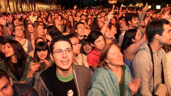 El concierto de Maldita Nerea abarrota la Plaza Mayor de Segovia