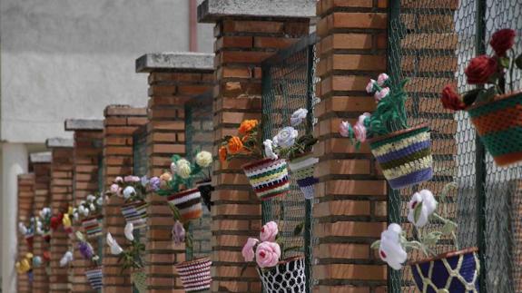 Las mujeres de Quintanilla de Onésimo decoran la localidad