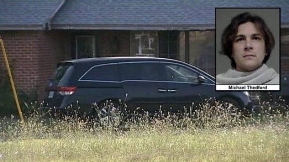 Olvida a su bebé en el coche al sol y trata de reanimarlo metiéndolo en la nevera