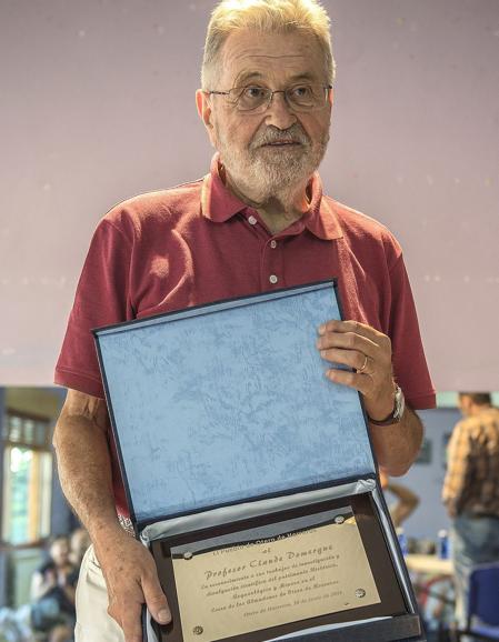 Otero de Herreros reconoce al profesor Domergue su trabajo en el Cerro de los Almadenes