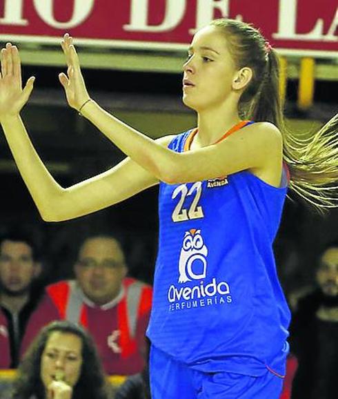 Ortega se lleva a la alero salmantina Elena Pedrosa a la selección nacional U-18