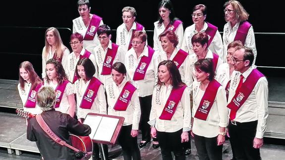 Más de 150 alumnos de ‘Aulas para convivir cantando’ se reúnen en Martín Muñoz de las Posadas