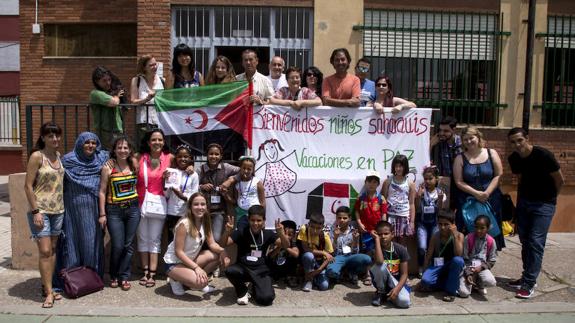 Los niños del campo de refugiados de Tinduf comienzan sus 'Vacaciones en Paz'