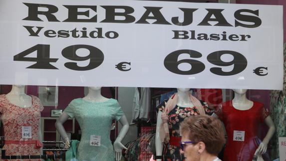 Las rebajas estivales aumentan solo el 5% la primera semana
