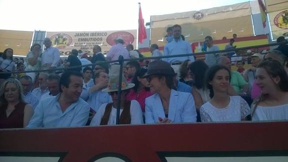 Tarde taurina en Arévalo de la infanta Elena y su hija Victoria Federica