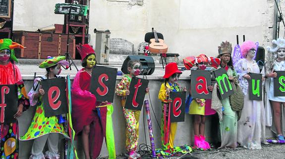 Festeamus toma las calles de la villa