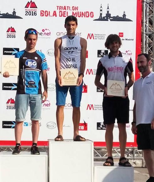 Alberto Bravo conquista el Triatlón de la Bola del Mundo en Madrid
