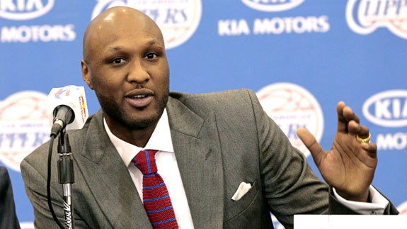 Lamar Odom, completamente borracho, expulsado de un avión y de su domicilio