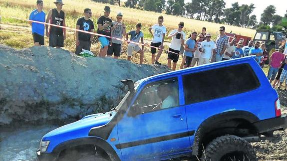 Habilidad y potencia en la II Quedada de 4x4 de Villaverde de Íscar