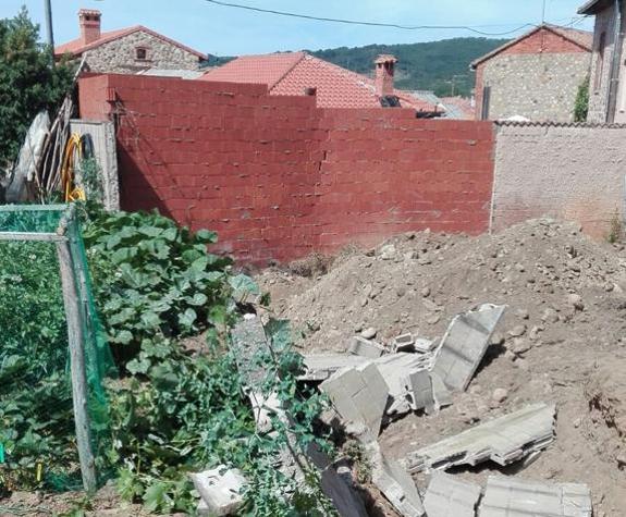 Fallece un obrero de la construcción de 38 años al caerle un muro encima en una finca de Cuadros