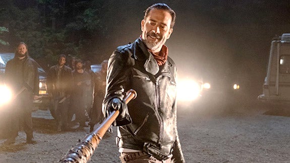El primer capítulo de la séptima temporada de 'The Walking Dead' desvela la víctima de Negan