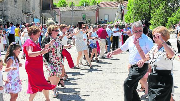 Danza del Carmen en Cevico Navero