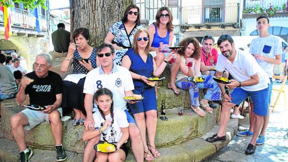 Herguijuela cierra sus fiestas honrando a los mayores