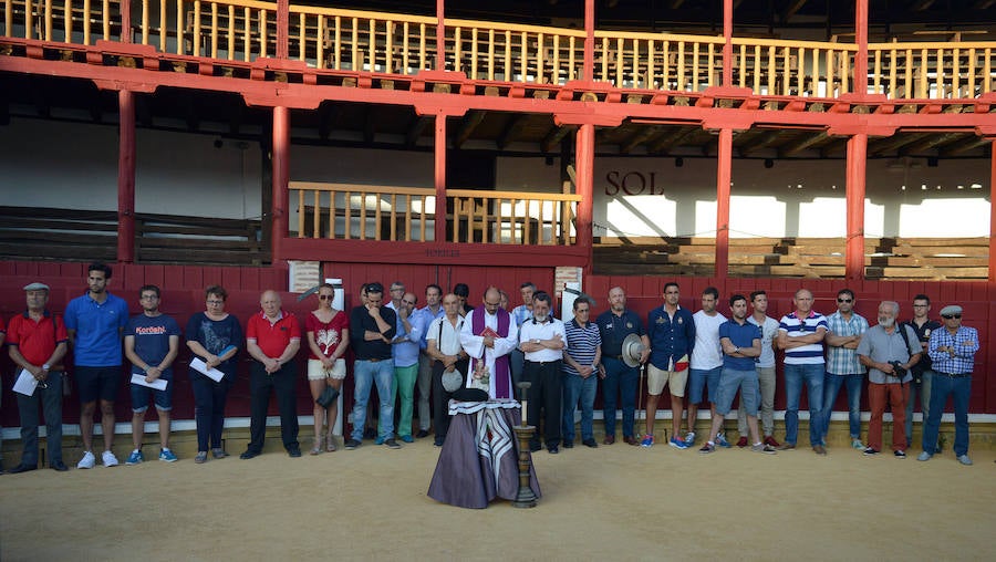 La afición enaltece la memoria de Víctor Barrio: «¡va por ti, torero!»