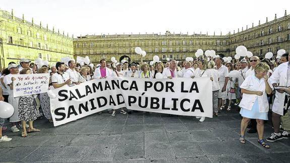 Salamanca reclama una gestión sanitaria más participativa y sin recortes económicos