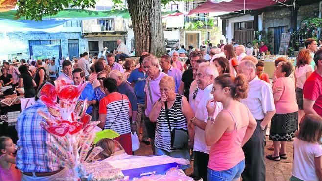 La Feria de Herguijuela celebra 13 años apostando por la artesanía