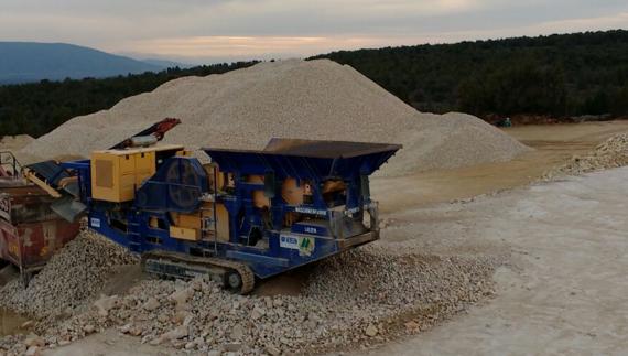 La Junta multa con 50.000 euros al alcalde de Orejana por explotación ilegal de una cantera