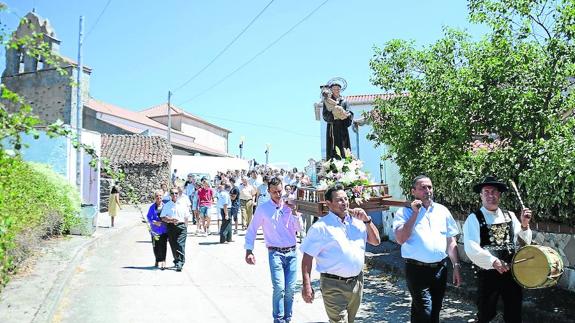 Frades celebra el día grande de sus fiestas de verano