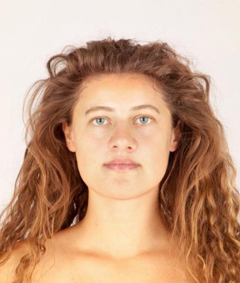 Quién es esta pelirroja