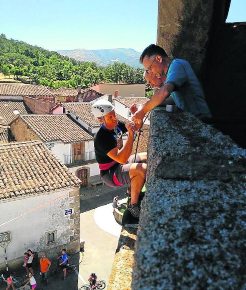 La torre de la iglesia de Valdesangil, el mejor rocódromo