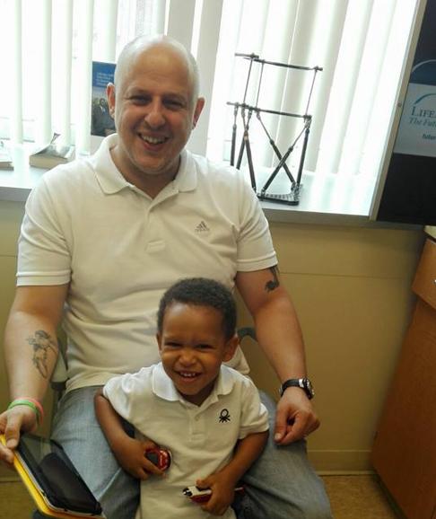 Leo ha sido operado con éxito en EE. UU. y llevará una escayola especial durante mes y medio