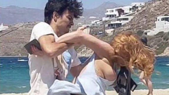 Lindsay Lohan sufre una terrible agresión de su novio ruso