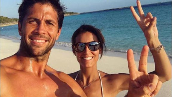 Ana Boyer y Fernando Verdasco se bañan en el Pacífico