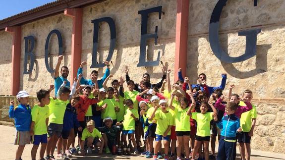 La bodega Liberalia recibe la visita del Campamento Urbano Vacceo de Toro