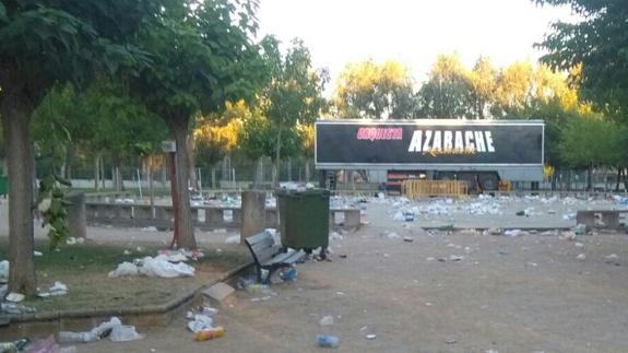 Más de dos mil jóvenes transforman Viana en un macrobotellón