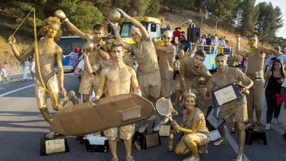 Chupinazos y desfiles de peñas abren la gran semana festiva de la provincia