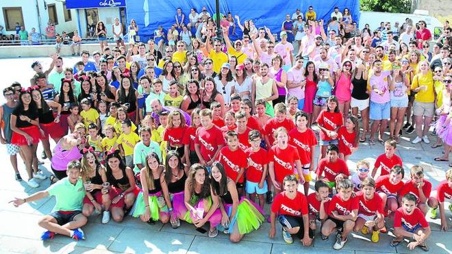 Las peñas animan el inicio de fiestas en Ledrada