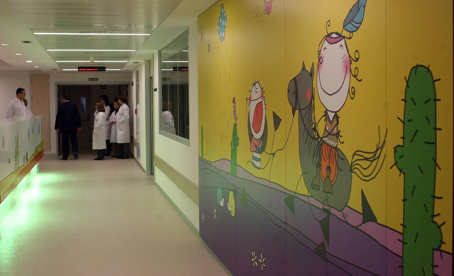 Investigan la descarga sufrida por un niño en Castrillo tras tocar una farola y una valla